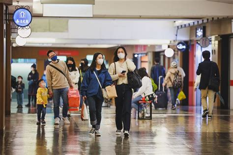 室內口罩解禁 搭大眾運輸仍須戴 生活 室內口罩解禁 搭大眾運輸仍須戴 青年日報