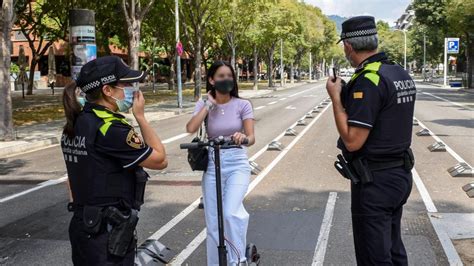 Barcelona Far Obligatori El Casc Per Anar Amb Patinet El Ctric A L Abril