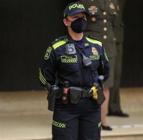 Oficial Nuevo Uniforme De La Policía Nacional