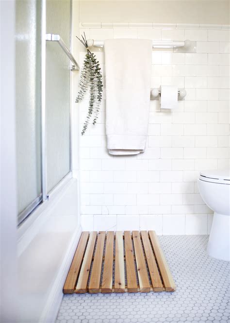 7 Bath Mat Ideas to Make Your Bathroom Feel More Like a Spa