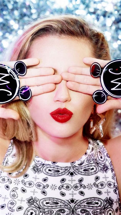 Miley Cyrus Blonde Red Lips X Wallpaper Miley Cyrus Miley Miley Cyrus Hair