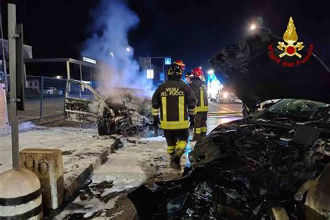 Frontale Tra Camion E Auto Incidente Terribile A Vigevano Muore Una