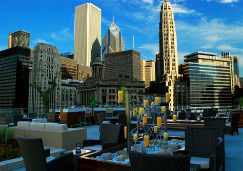 Best Chicago Rooftop Bars | Bubbly Moments