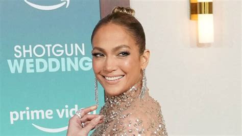 Jennifer Lopez Ans Poustouflante Avec Une Robe Fendue Et