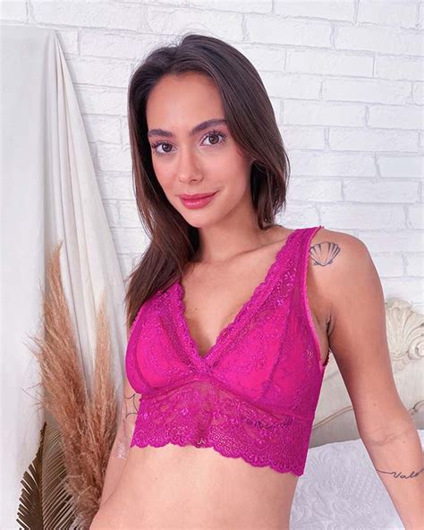Conjunto Lingerie Sutiã de Renda sem Bojo e Calcinha de Renda na Cor Rosa Vovó Jamile