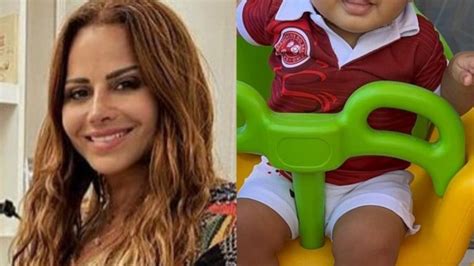 Filho De Viviane Ara Jo Encanta Ao Exibir Look Inspirado Em Escola De Samba