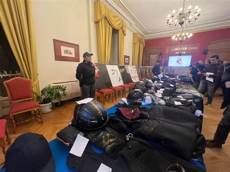 Fotogallery Torino Corteo Per Cospito Il Materiale Sequestrato Agli