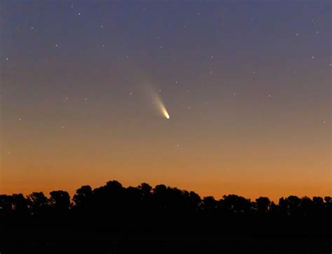 Naked Eye Comet Offers Glimpse Of Solar System S Edge New Scientist