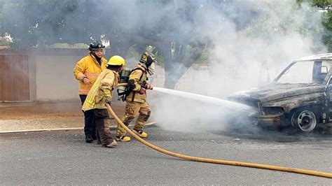 Vehículo se incendió tras falla eléctrica en la carretera H de Cabimas