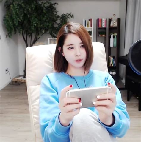 Ang L Hot Girl V N Ng I M N Streamer G Y S C Khi Qu T G N T C A Fan I Di N N Ph T N Ng