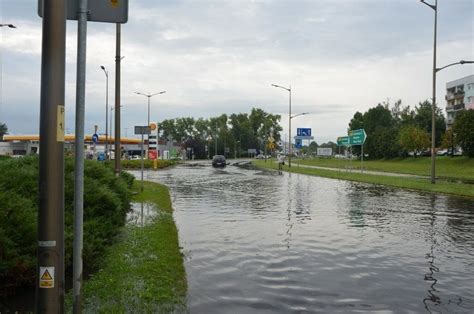 Zalane Ulice Ulewy Burze I Gradobicie Na Dolnym L Sku Jest Alert