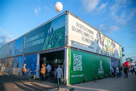 Sessão itinerante extraordinária ocorre no estande da Assembleia