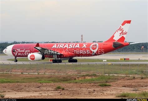 9m Xxa Airasia X Airbus A330 300 At Kuala Lumpur Intl Photo Id