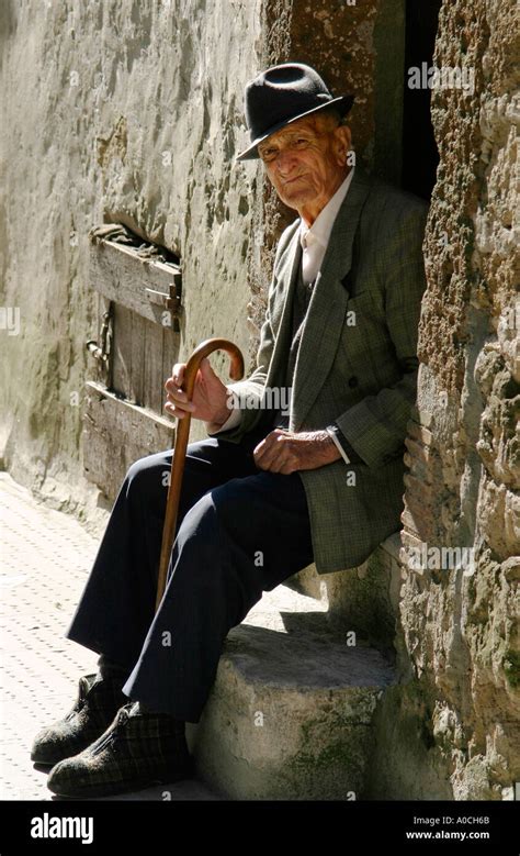 Old italian man hi-res stock photography and images - Alamy