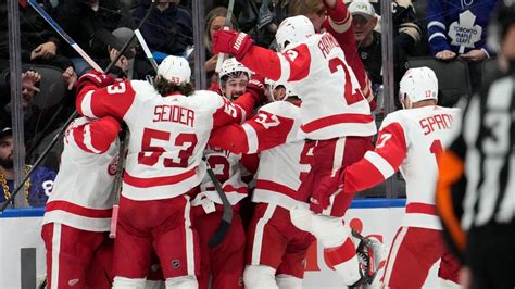 Dylan Larkin Scores Power Play Goal In Ot To Give Red Wings 5 4 Win