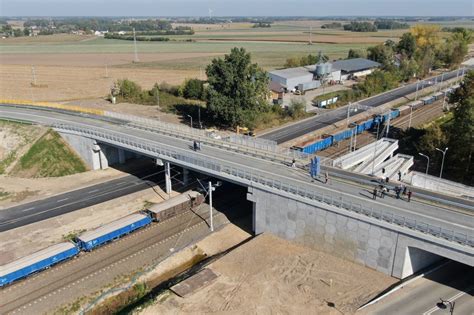 Rail Baltica otwarto wiadukt drogowy nad torami kolejowymi w Czyżewie