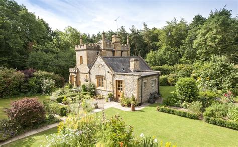 The Tiniest Castle In The UK Is For Sale | Small castles, Tiny castle, Castles in england