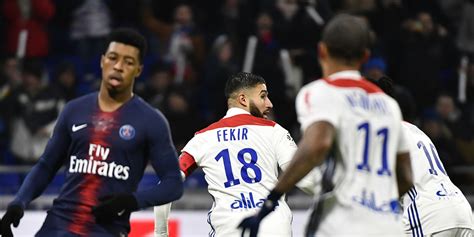 Ligue 1 Lyon inflige au PSG sa première défaite de la saison