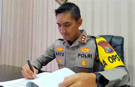 Kapolres Pasuruan Akbp Bayu Pratama Yang Pernah Dilempar Botol Suporter