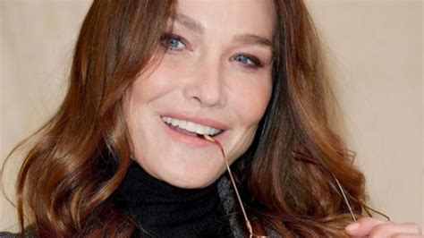 Carla Bruni S Affiche Au Lit Sans Maquillage Et Sans Filtre Son