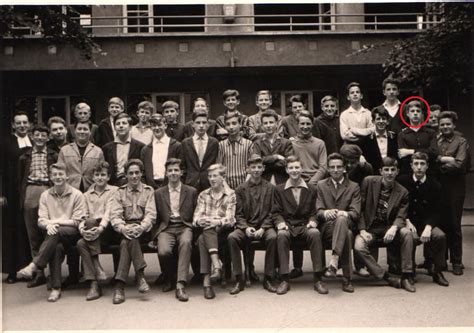 Photo de classe 4ème tech commerciale de 1963 Ecole Des Frères St