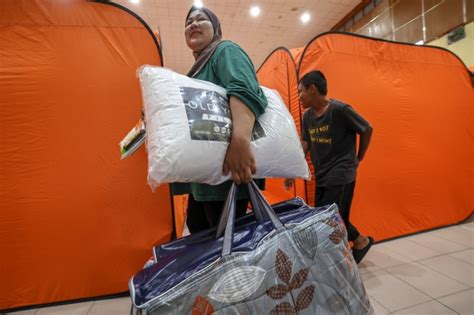 More Flood Victims Evacuated In Perak And Selangor The Leaders Online