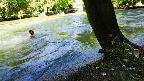 T Dlicher Badeunfall In M Nchen Mann Ertrinkt Im Eisbach