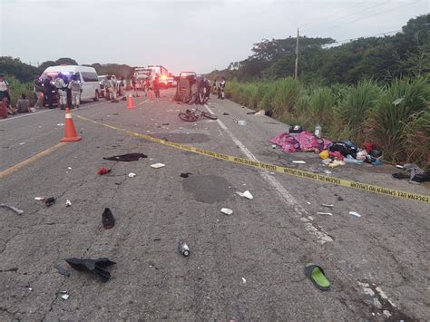 Automóvil arrolla a integrantes de la caravana de migrantes en Oaxaca