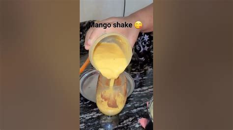 মাত্র তিনটি উপকরণ দিয়ে বানালাম Mango Milkshake ♥️ 😋viral Food Shake