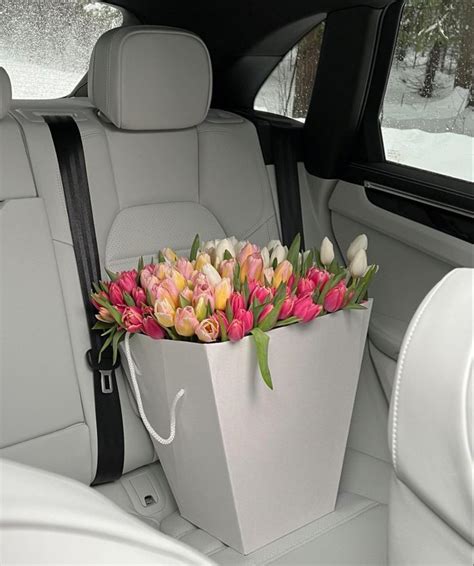 flowers 💐🤍 | Luxury flowers, Flower therapy, Fresh flower bouquets
