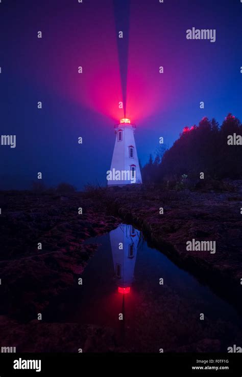 Tobermory lighthouse hi-res stock photography and images - Alamy