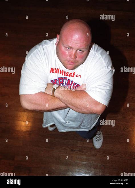 Eric Butterbean Esch V Shane Woollas Fotos Und Bildmaterial In Hoher