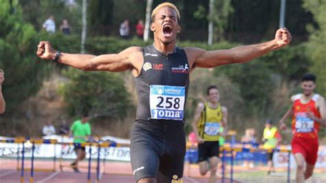 Bronce Y R Cord Para David Jos Pineda En Los Metros Vallas Del