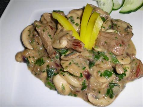 Kalbsgeschnetzeltes Mit Viiiiel Zwiebeln Und Rahmchampignons Rezept