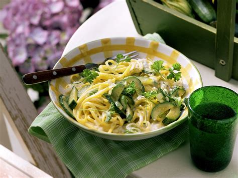 Pasta Mit Zucchini Sahneso E Rezept Eat Smarter