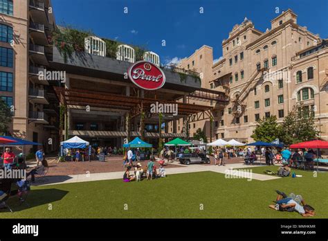 San Antonio Texas October 7 2017 People Walking And Shopping At