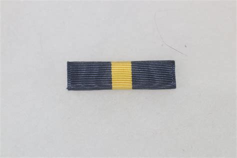 ORIGINAL CURRENT ISSUE US NAVY DISTINGUISHED SERVICE MEDAL RIBBON - AB Insignia