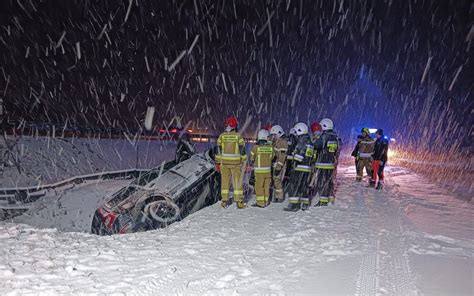 Bardzo Trudne Warunki Na Drogach Volvo Wpad O Do Rowu