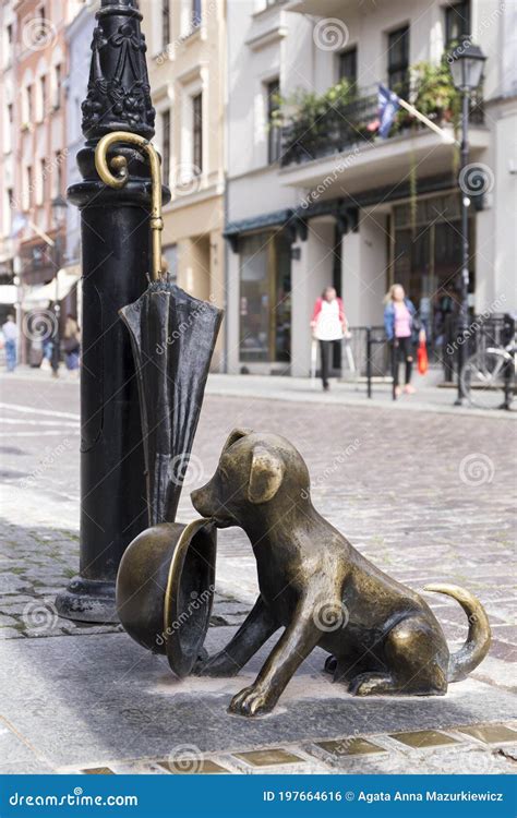 The Statue To Filus Dog Located At The Old Town Square In Torun