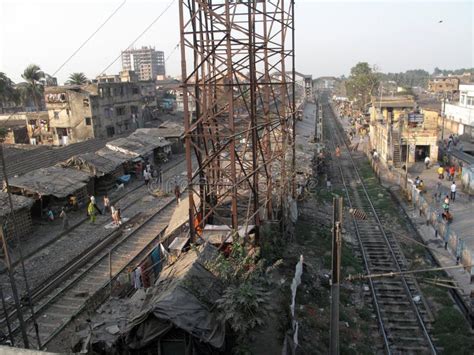 Train station in Kolkata editorial stock photo. Image of track - 83312078