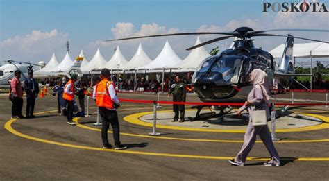 Antusias Pengunjung Nikmati Pameran Helikopter Terbesar Di Asia