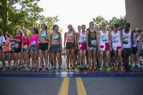 Runners Take The Street In Crims 2017 Michigan Mile Race