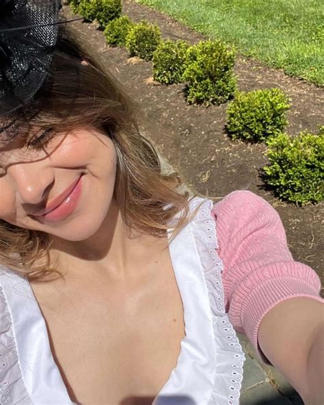 Hot And Sexy Hailee Steinfeld Photos ThBLOG