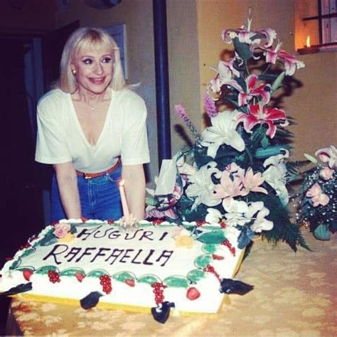 Raffaella Carrà Mitica en Instagram auguri raffaellacarrà