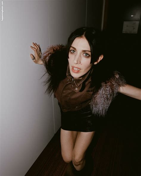 Caroline Polachek Fenisfun Carolineplz Nude OnlyFans Leaks Fappening FappeningBook