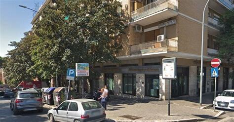 Roma Tentano Rapina In Banca Con Parrucche E Maschere Ma Il Direttore