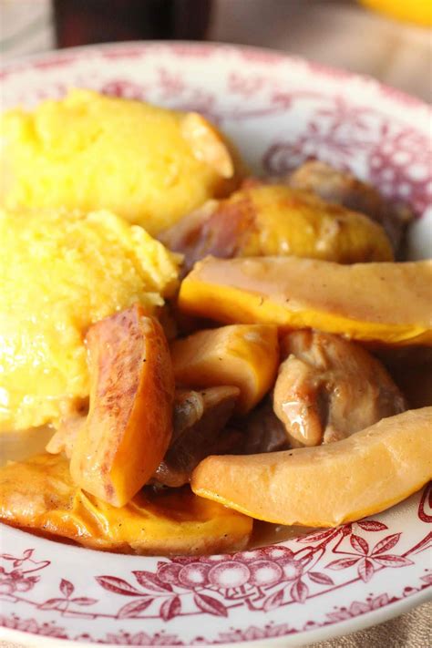 Un Peu Gay Dans Les Coings Fricass E De Poulet Et De Coings Comme En Roumanie Mancare De Gutui
