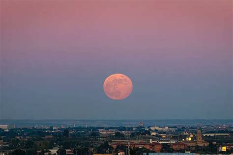 Por qué es mejor cortarte tu cabello durante la luna llena de junio