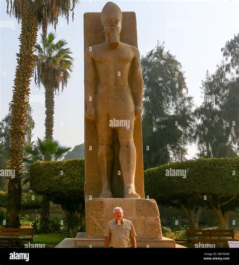 Estatua De Granito Rojo Egipcio Fotograf As E Im Genes De Alta