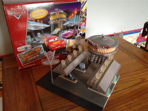 Dan the Pixar Fan: Cars: Flo's V8 Cafe Playset